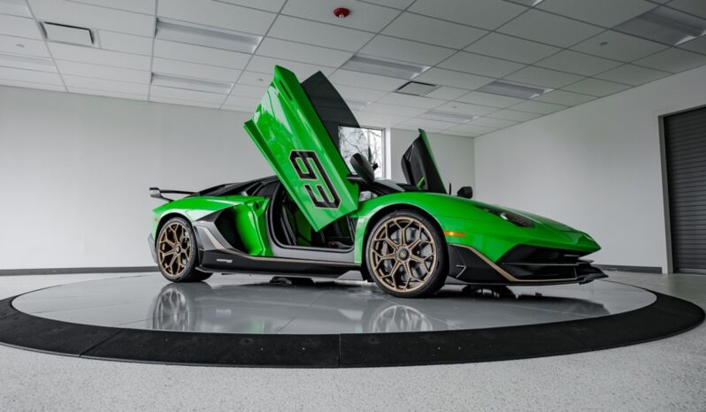 PRE-OWNED 2019 LAMBORGHINI AVENTADOR SVJ 63 full